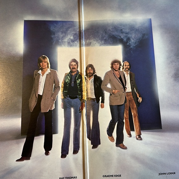 Vintage Moody Blues Vinyl Record - Picture 7 of 9